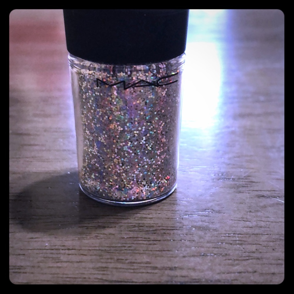 MAC Cosmetics 3d silver glitter